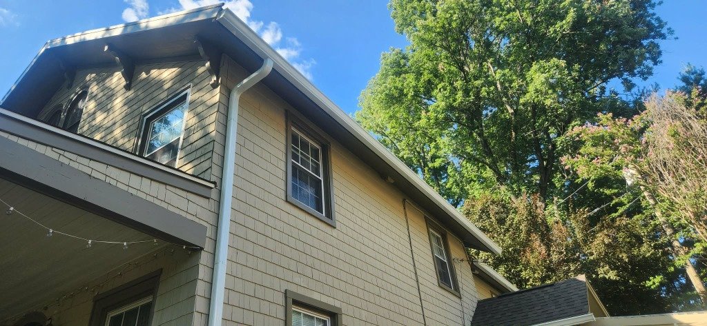 Corner gutter installation on shingle home